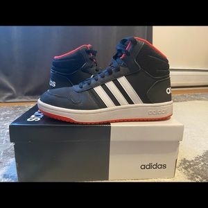 Adidas Hoops Mid 2.0. Boys High top Sneakers. Size 6